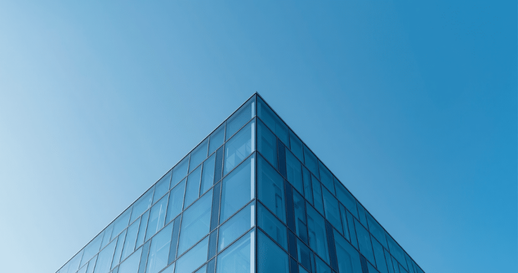 Glasbüro auf Zypern, beispielhaft für moderne Offices bei der Gründung einer Zypern Ltd Gesellschaft.